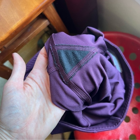 Victoria's Secret Essential High-Rise Pocket Merlot/ Dark Purplish Red Leggings - Picture 7 of 12